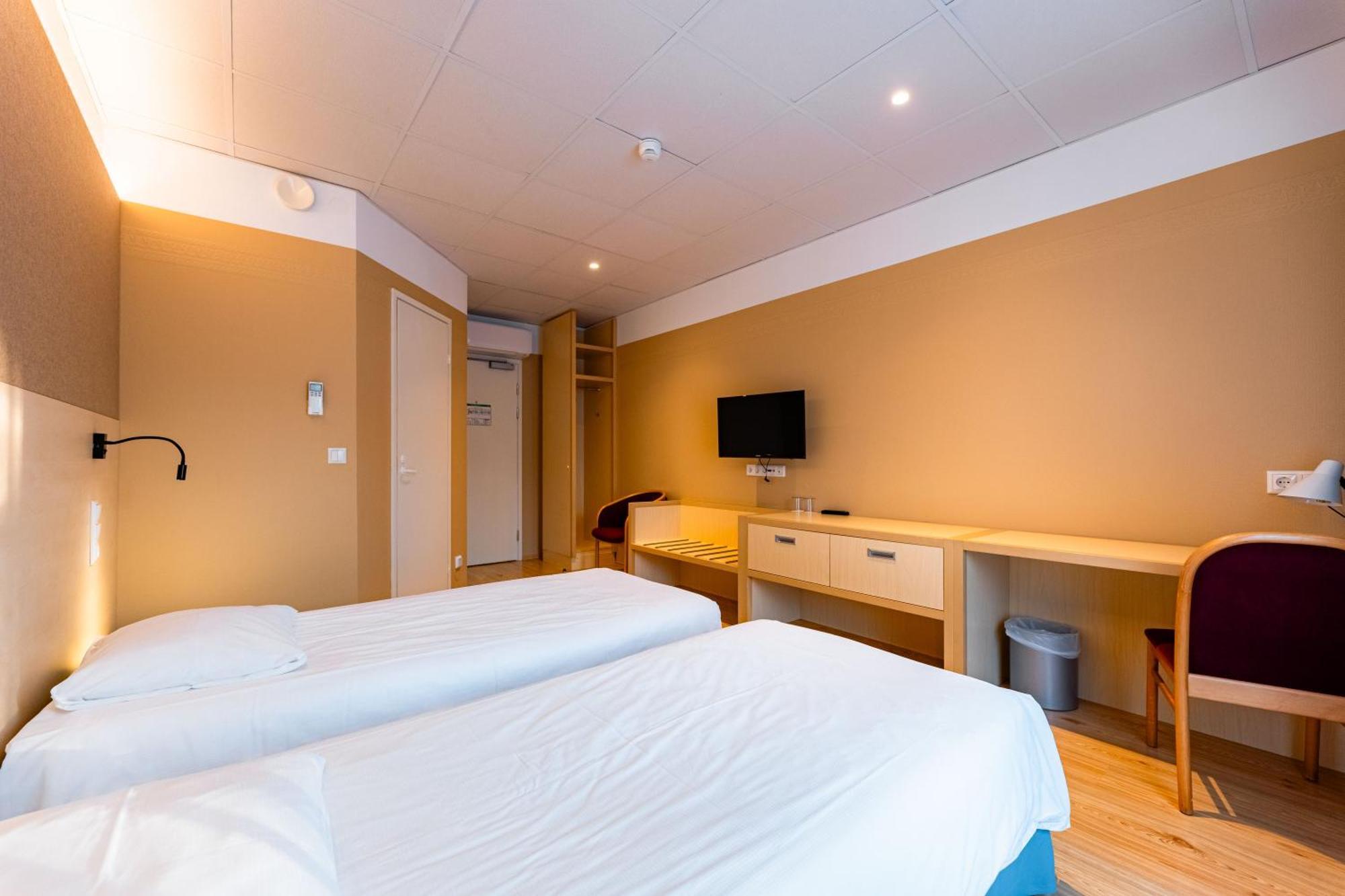 Saaremaa Rannahotell ' Beach Hotel Mandjala Bagian luar foto